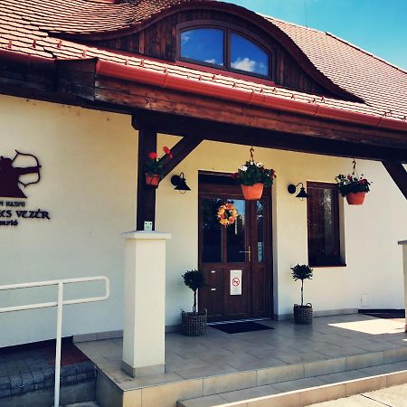 Szabolcs Vezer Panzio Bed and Breakfast Buitenkant foto