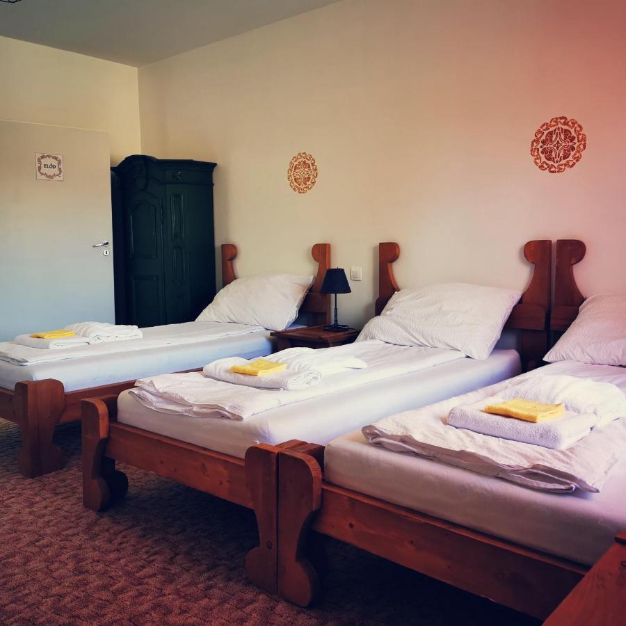 Szabolcs Vezer Panzio Bed and Breakfast Buitenkant foto