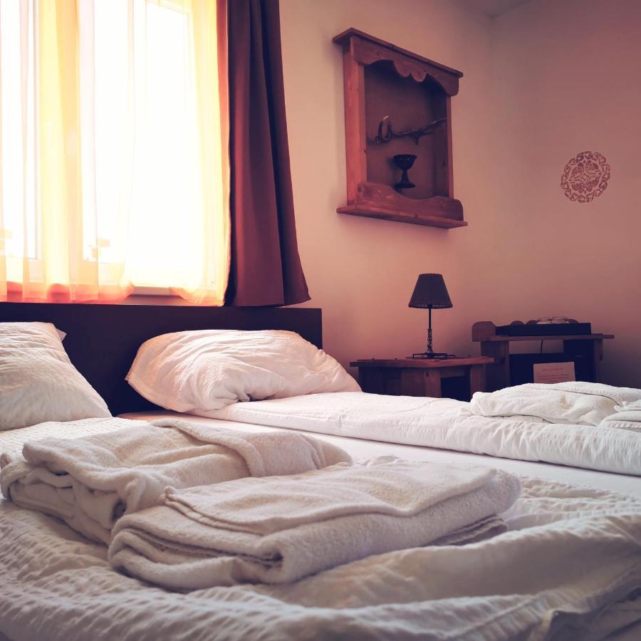 Szabolcs Vezer Panzio Bed and Breakfast Buitenkant foto