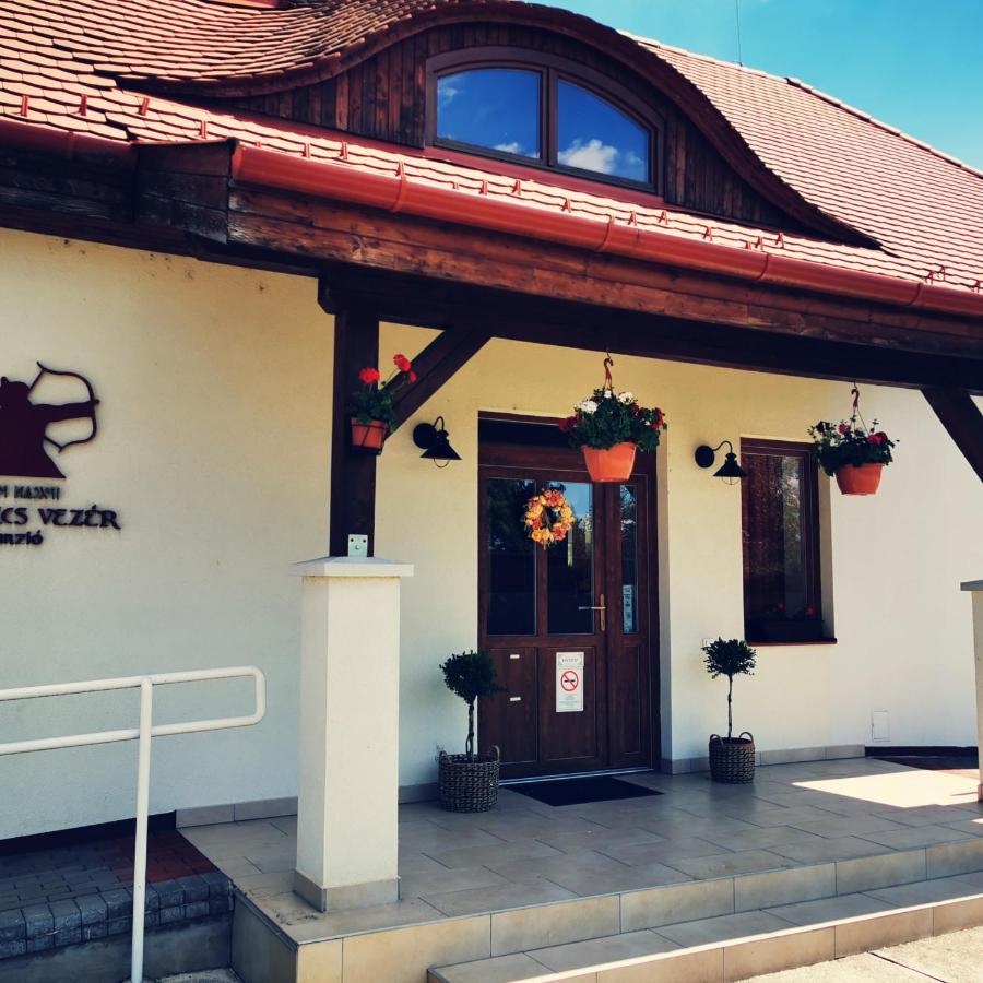 Szabolcs Vezer Panzio Bed and Breakfast Buitenkant foto