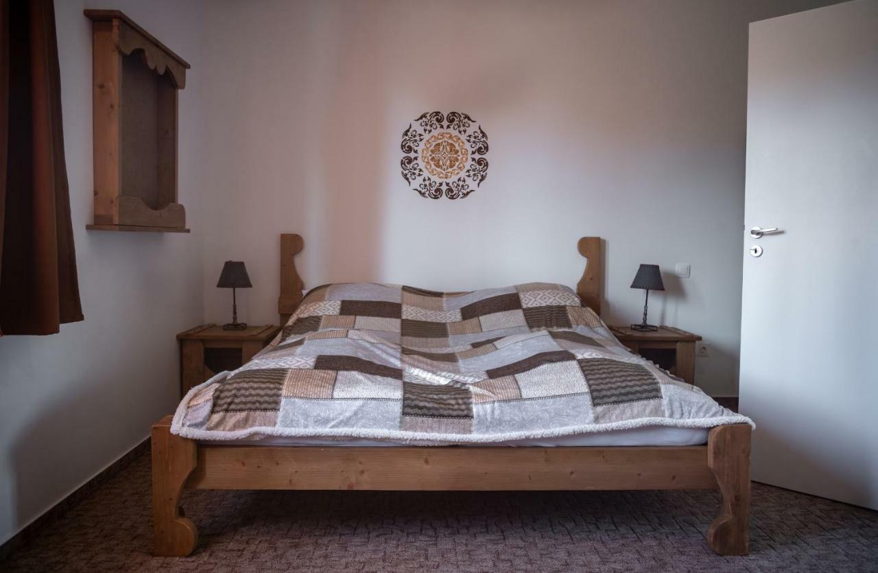 Szabolcs Vezer Panzio Bed and Breakfast Buitenkant foto