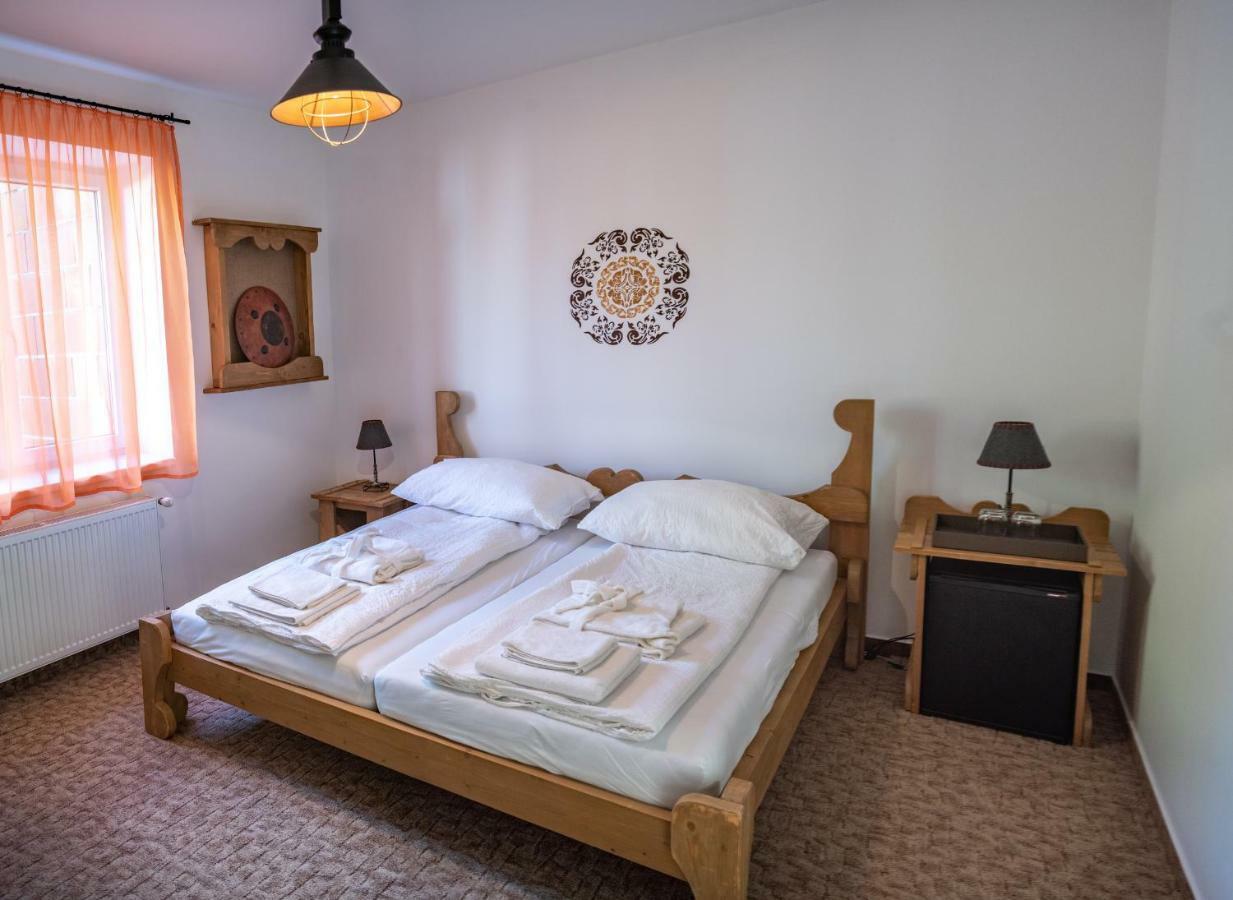 Szabolcs Vezer Panzio Bed and Breakfast Buitenkant foto