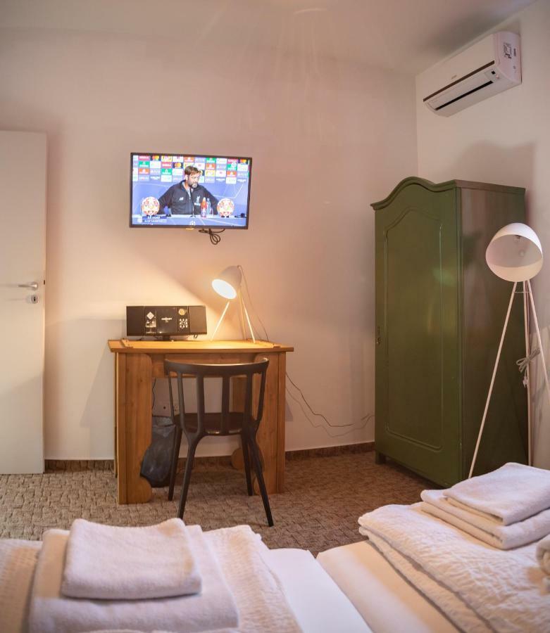 Szabolcs Vezer Panzio Bed and Breakfast Buitenkant foto