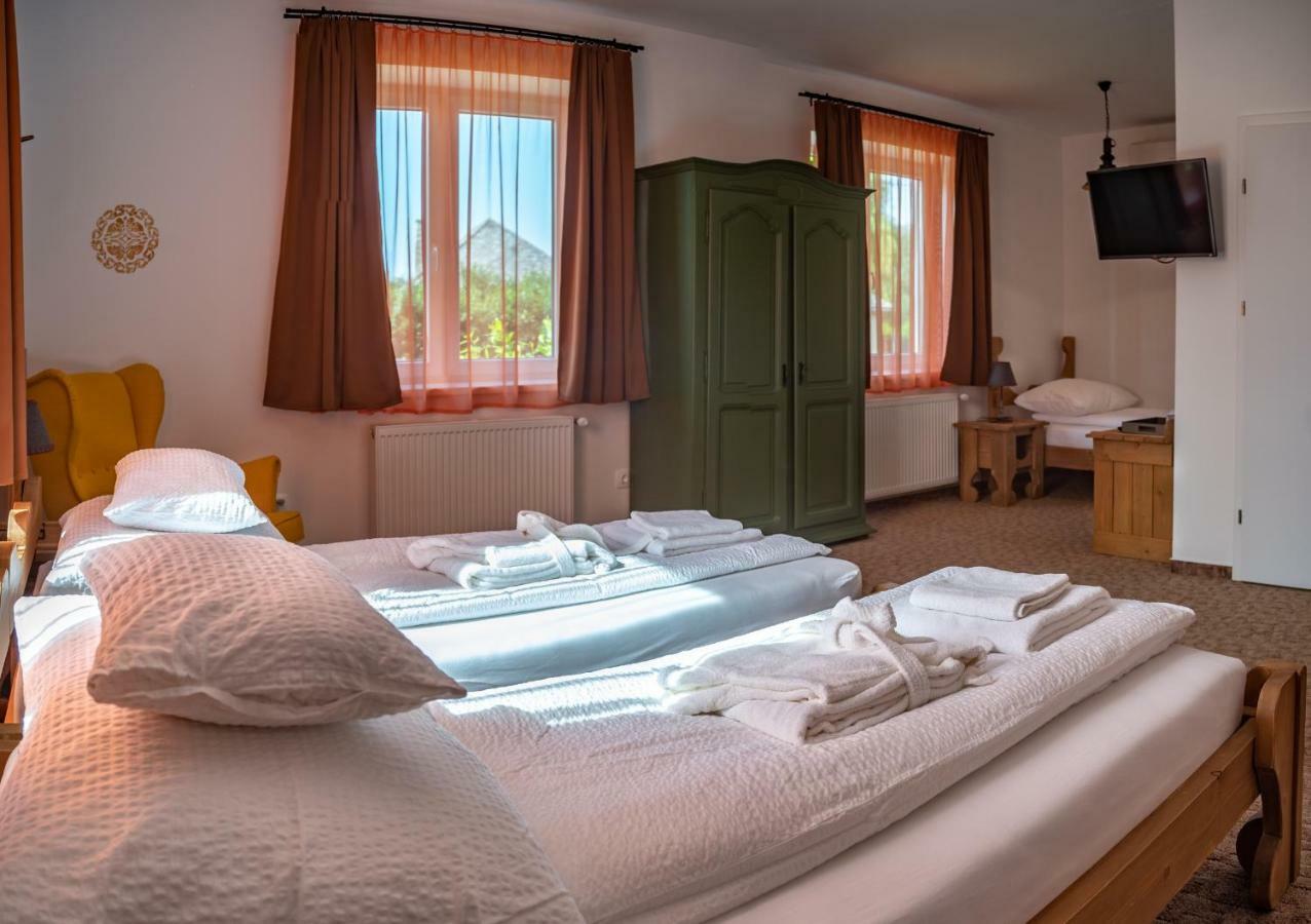 Szabolcs Vezer Panzio Bed and Breakfast Buitenkant foto