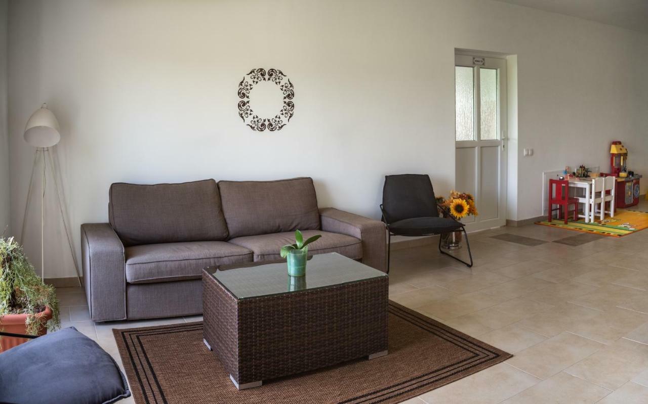 Szabolcs Vezer Panzio Bed and Breakfast Buitenkant foto