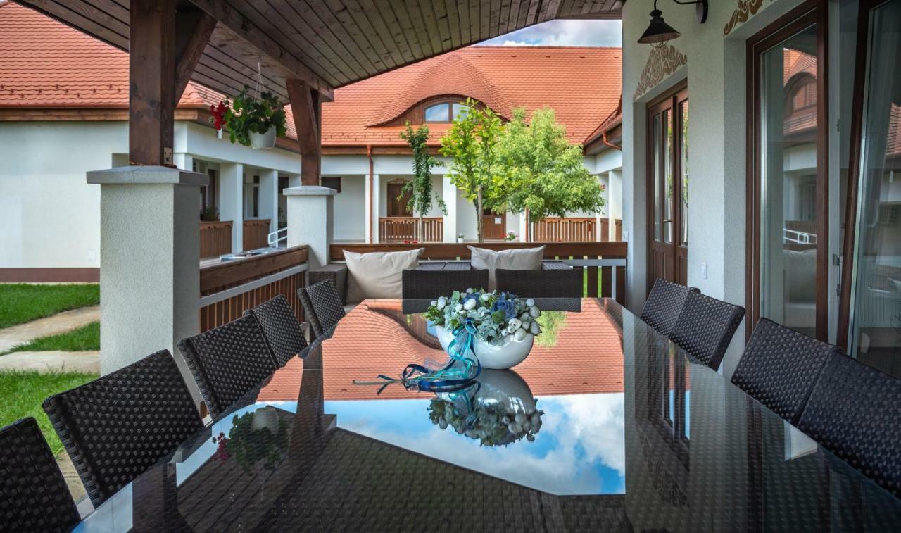Szabolcs Vezer Panzio Bed and Breakfast Buitenkant foto
