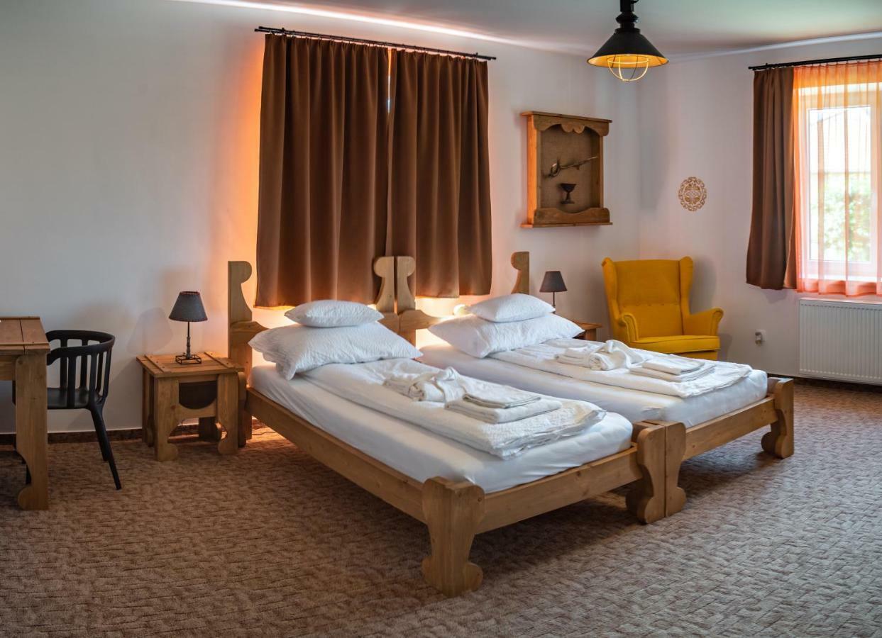 Szabolcs Vezer Panzio Bed and Breakfast Buitenkant foto